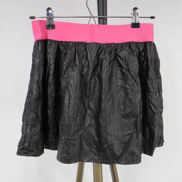 Hello Kitty Black Skirt - Picture 5 of 6